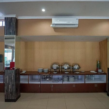 Oyo 575 Blessing Hotel Palembang Exterior photo