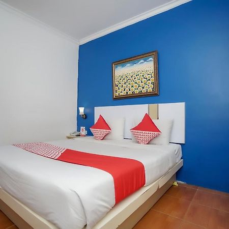Oyo 575 Blessing Hotel Palembang Exterior photo