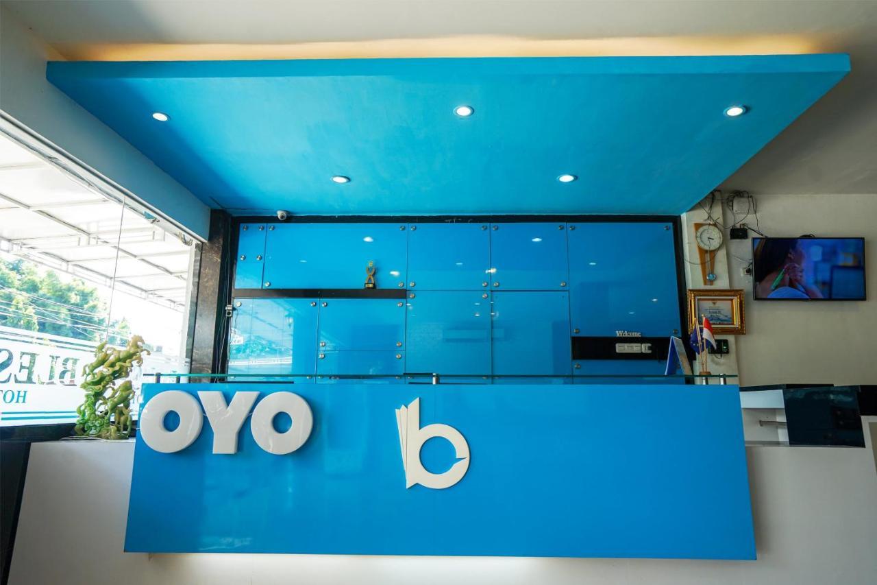 Oyo 575 Blessing Hotel Palembang Exterior photo