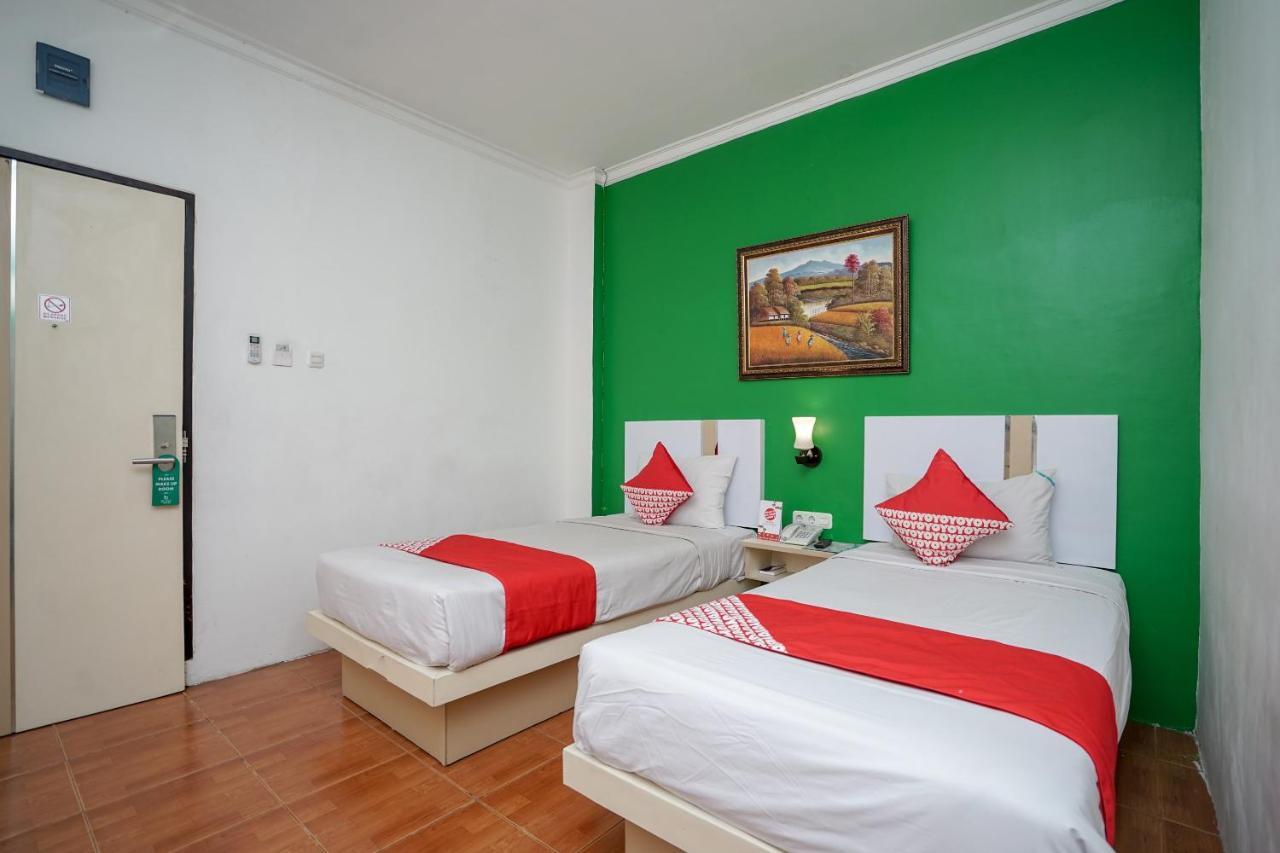 Oyo 575 Blessing Hotel Palembang Exterior photo