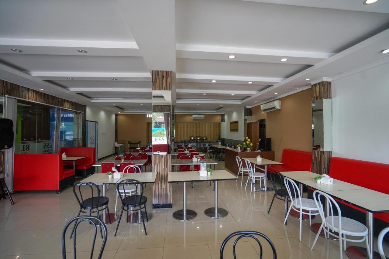 Oyo 575 Blessing Hotel Palembang Exterior photo