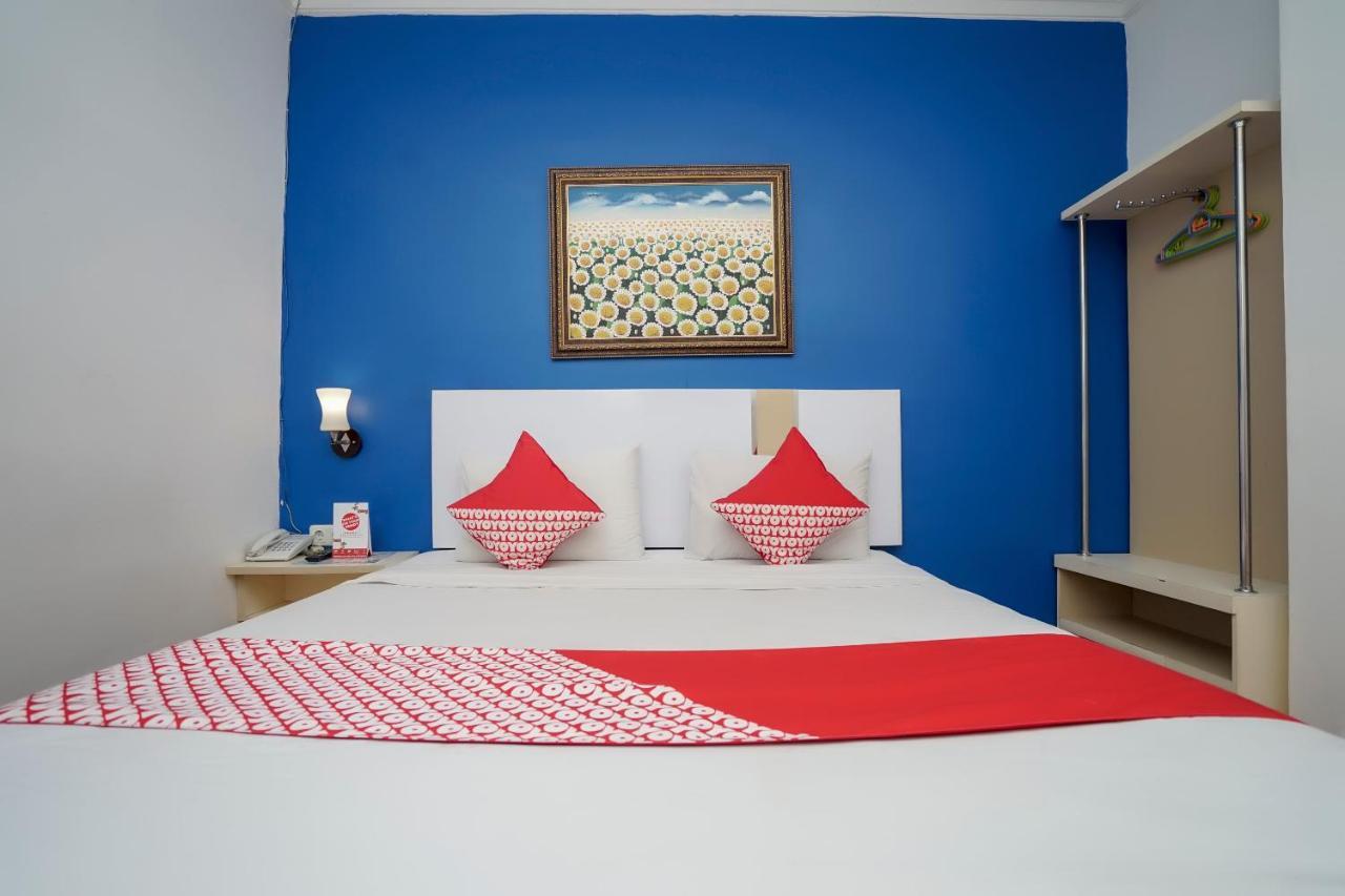 Oyo 575 Blessing Hotel Palembang Exterior photo
