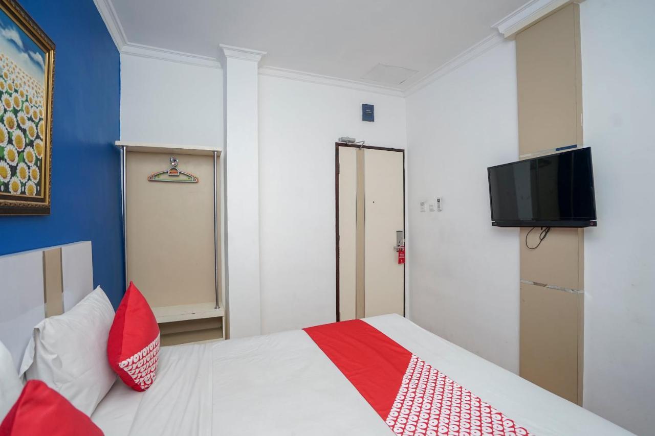 Oyo 575 Blessing Hotel Palembang Exterior photo