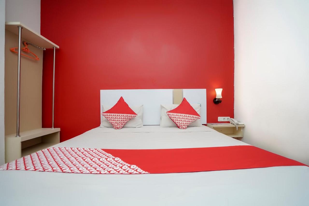 Oyo 575 Blessing Hotel Palembang Exterior photo