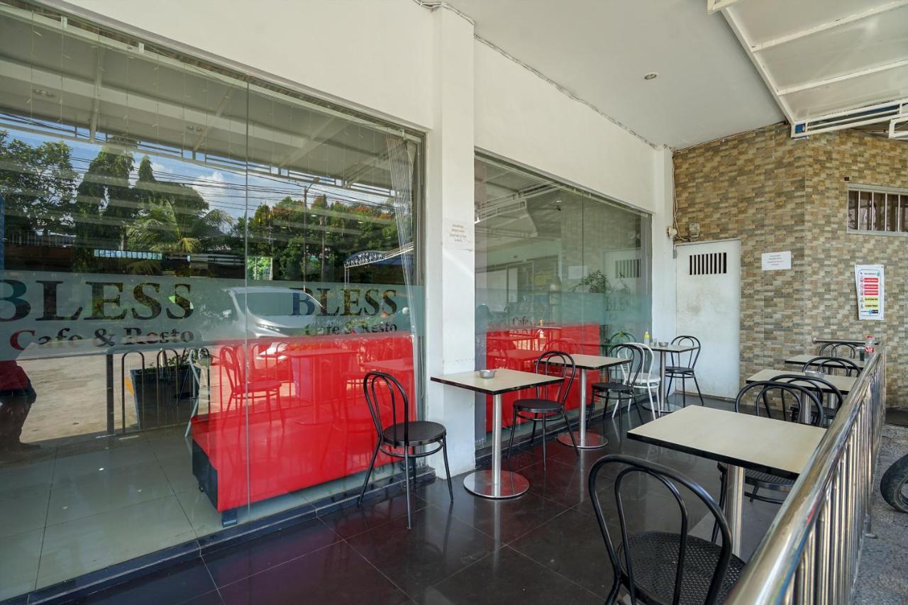 Oyo 575 Blessing Hotel Palembang Exterior photo