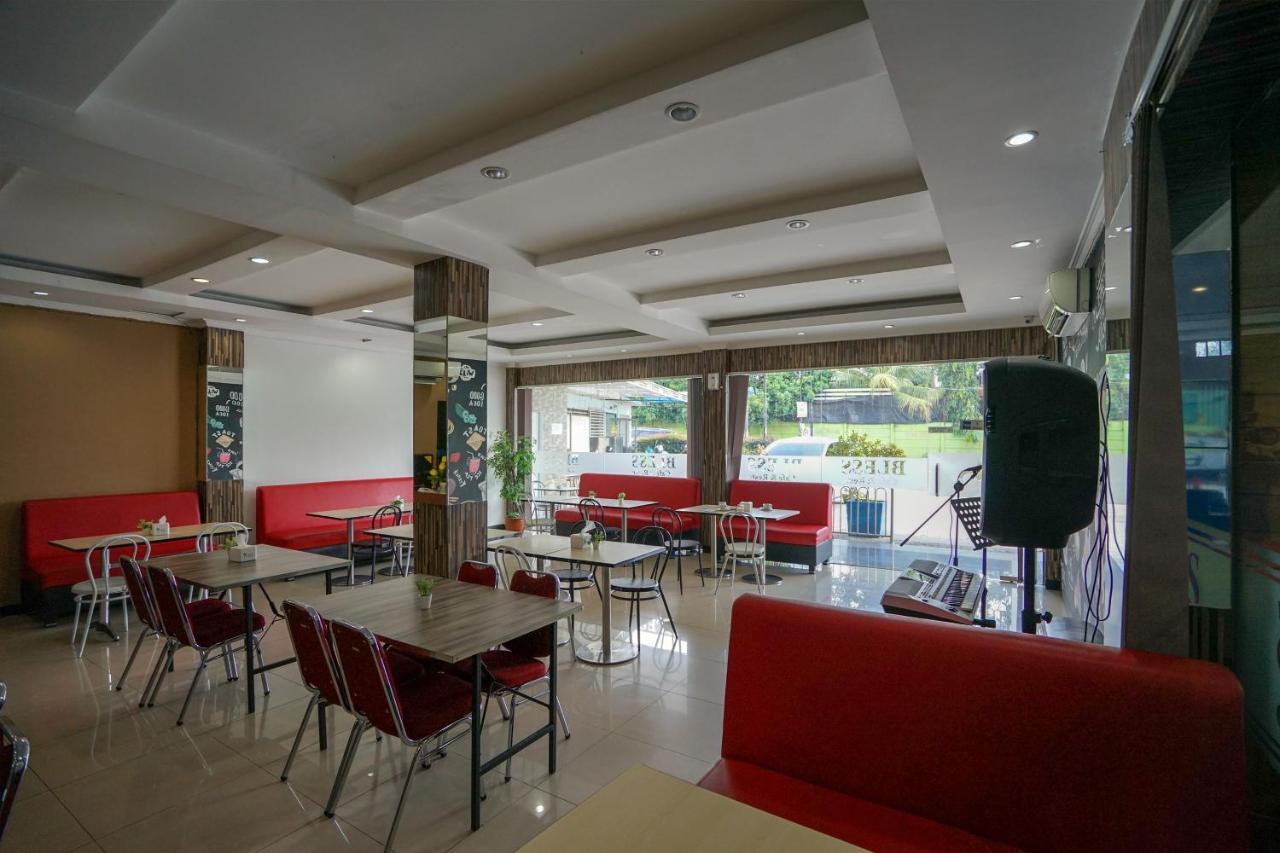 Oyo 575 Blessing Hotel Palembang Exterior photo