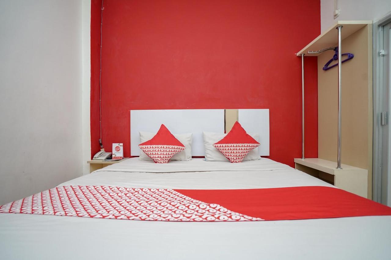 Oyo 575 Blessing Hotel Palembang Exterior photo